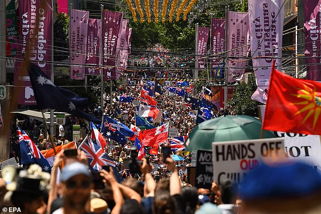 165-10306595-Thousands_of_Victorians_have_protested_against_Premier_Daniel_An-a-38_1639537673976.