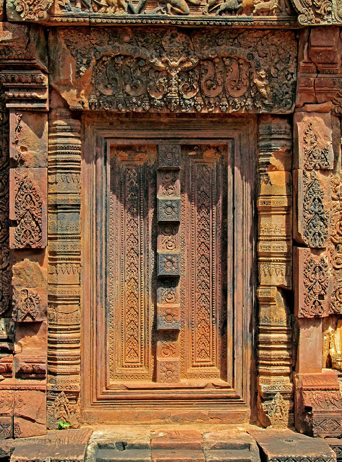 banteay-srei-temple-false-door-2-mark-sellers.