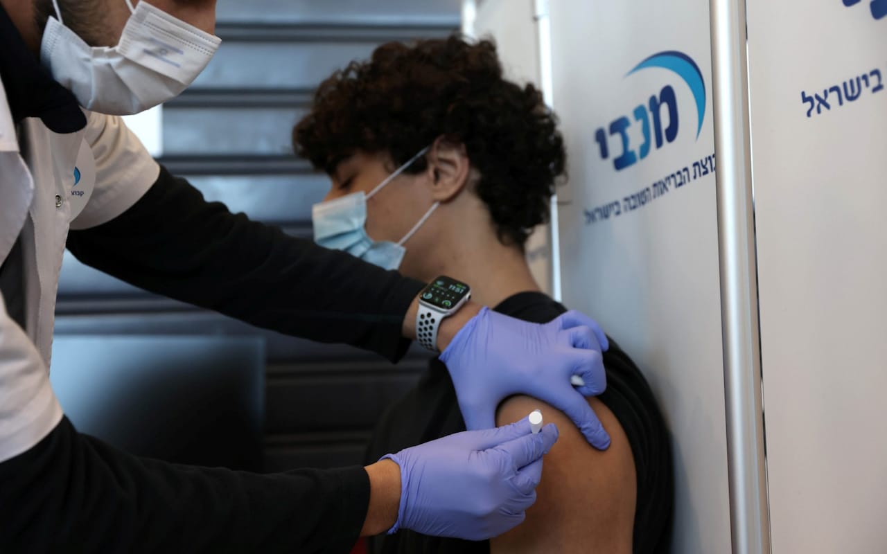 israeli-teenager-vaccinated.