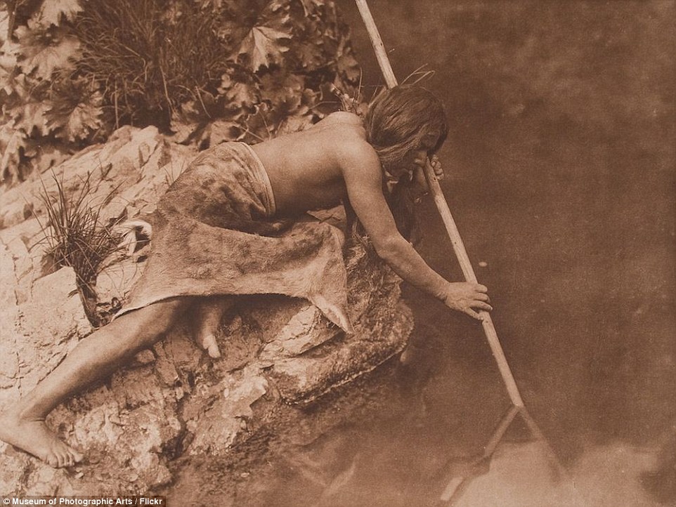 00578-2957360-Edward_took_canoe_trips_and_went_camping_with_his_father_as_a_yo-a-3_1424250374140.