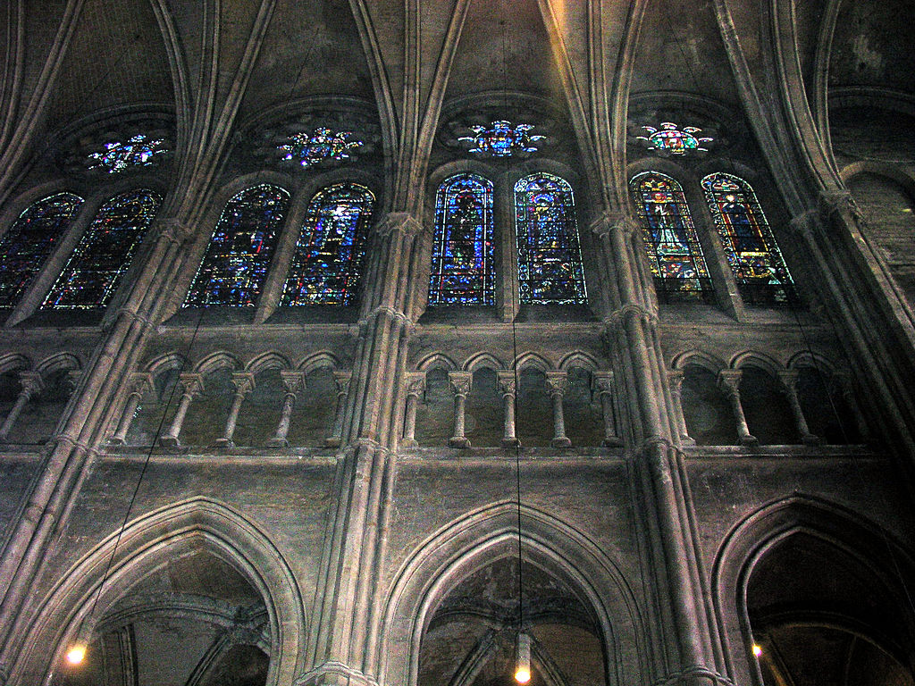 1024px-Triforium_Chartres.
