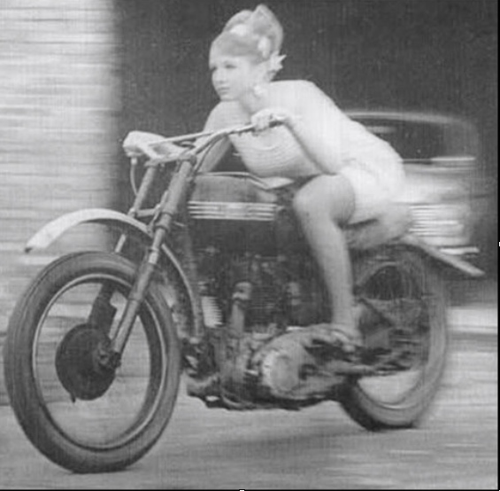 11_motorcycle_girl.