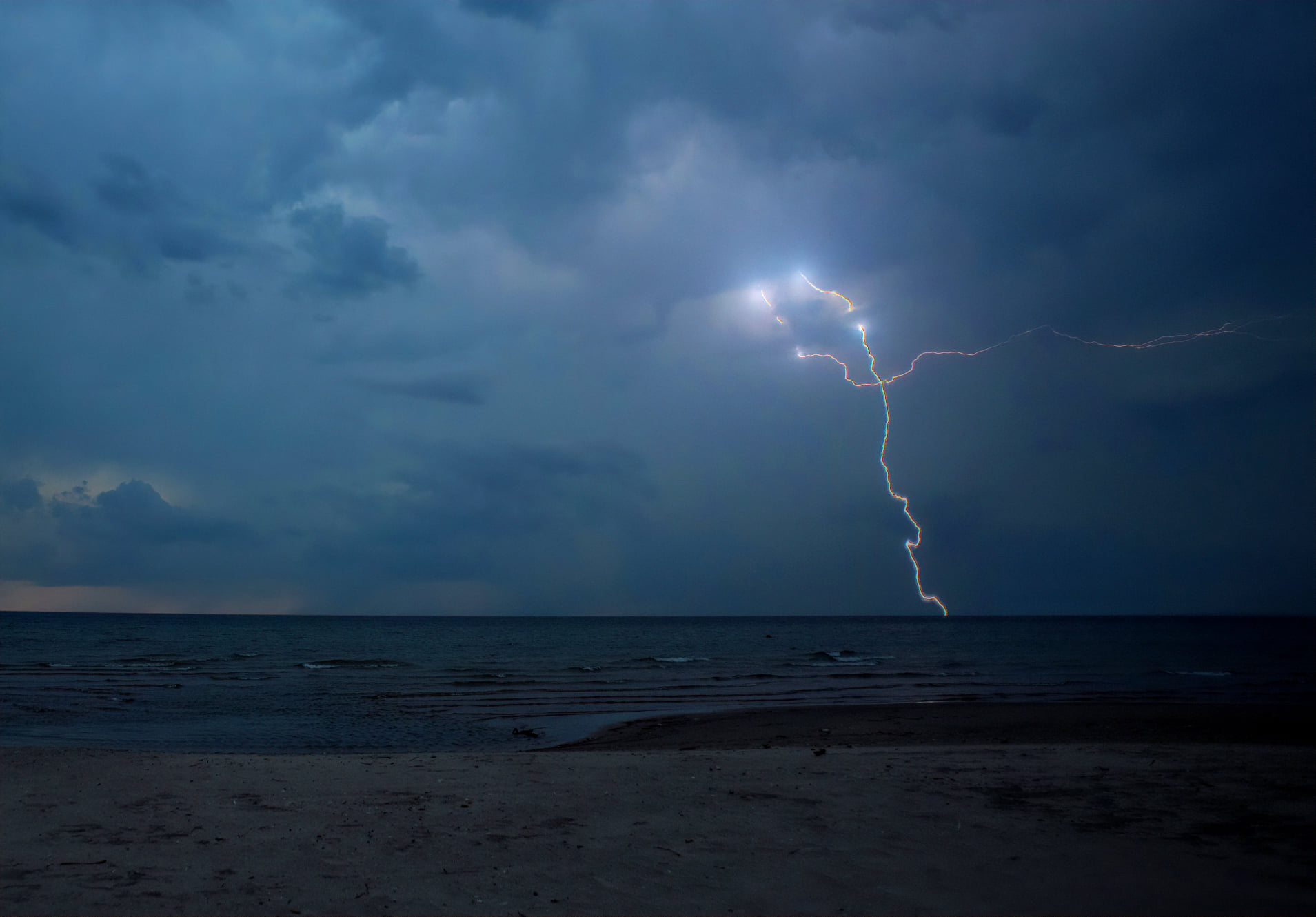 14sep2014nealMutigerLightning.