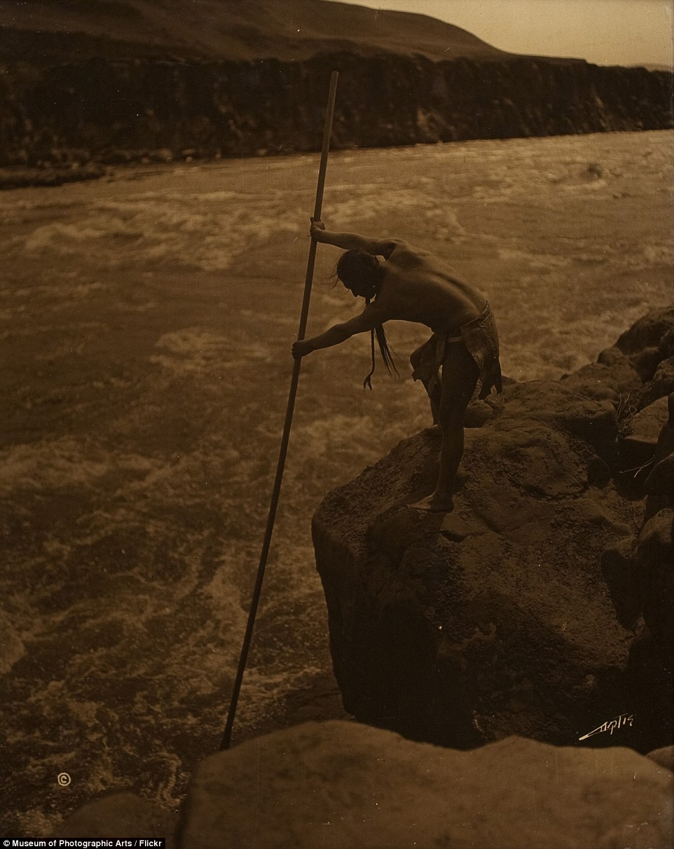 25C3B58800000578-2957360-image-a-51_1424255164302.