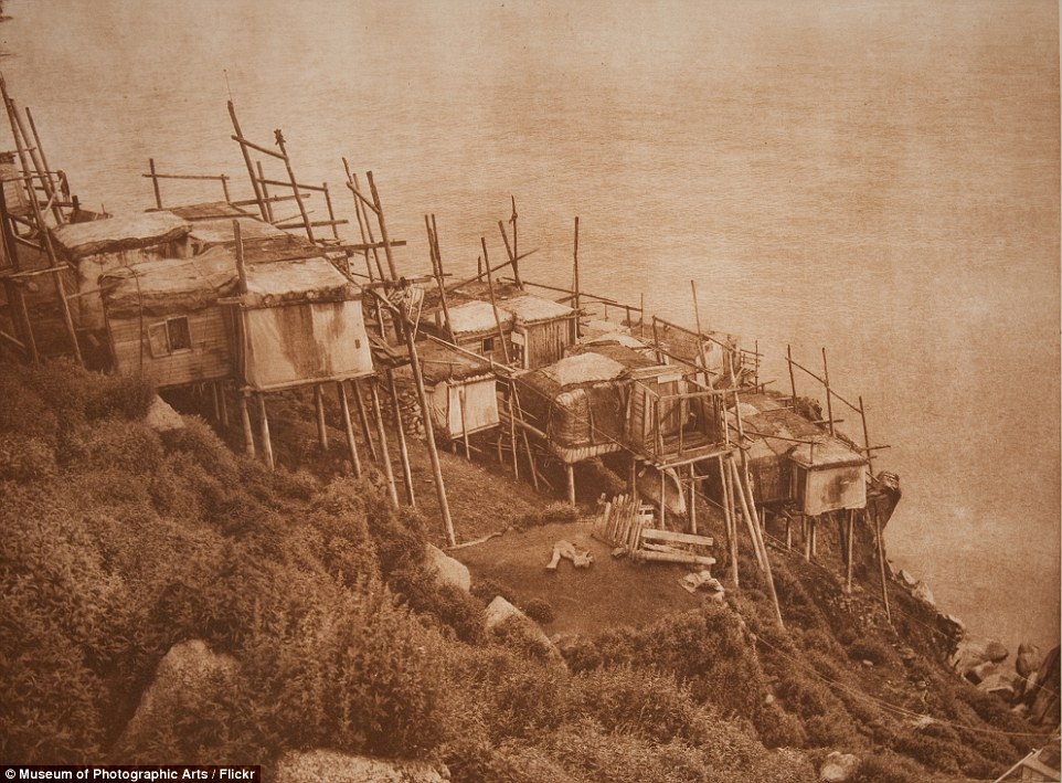 25C3BBDA00000578-2957360-image-a-44_1424254400099.