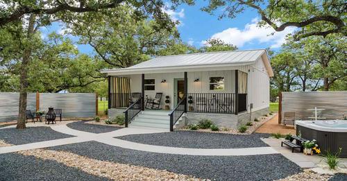 %2FLiving-in-a-Beautifully-Designed-Tiny-House.&fb_obo=1&utld=lifetinyhouse.com&stp=c0.5000x0.