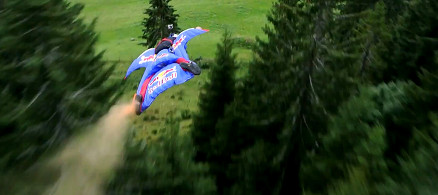 3_wingsuit_proximity_flying_1.