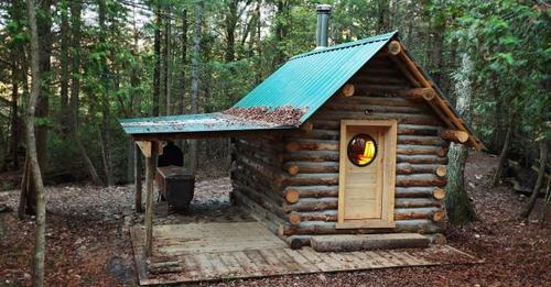 3A%2F%2Fwalkaboutonline.com%2Fwp-content%2Fuploads%2F2022%2F01%2Fcozy-log-cabin-building-process.