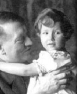 adolf-hitler-with-toddler-daughter-ann-247x300.