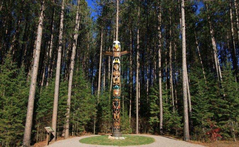 Algonquin_TotemPole-825x510.