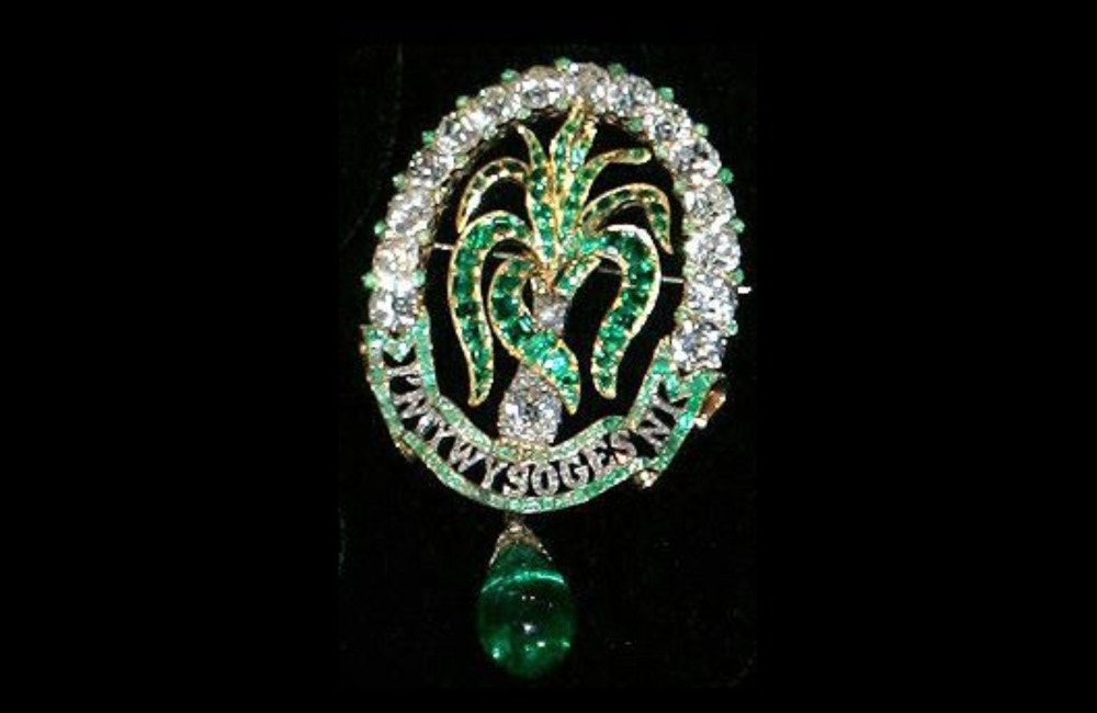 Article-Image-RoyalJewels-Ladies-Of-North-Wales-Leek-Brooch.