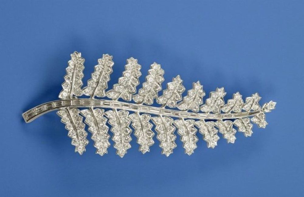 article-image-royaljewels-platinum-fern-brooch.