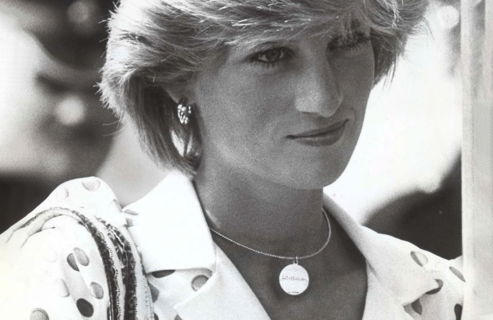 Article-Images-RoyalJewels-Engraved-Gold-Pendant-Princess-Diana.