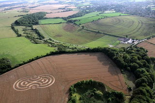 Crop+Circle+At+Beggar%27s+Knoll,+near+Westbury,+Wiltshire.+Reported+27th+July+2010.