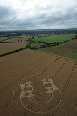 Crop+Circle+at+East+Field,+near+Alton+Barnes+Wiltshire++26th+July+2010.