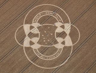 Crop+Circle+at+East+Field,+near+Alton+Barnes,+Wiltshire++26th+July+2010.