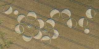 Crop+Circle+at+Roundway+Hill%252C+near+Devizes+Wiltshire+23rd+July+2011.