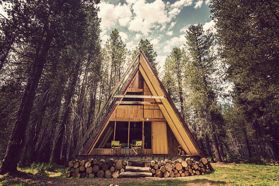 discover-this-yosemite-a-frame-cabin-the-minimalist-main-room-is-majestic-2.