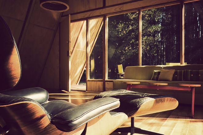 discover-this-yosemite-a-frame-cabin-the-minimalist-main-room-is-majestic-24.