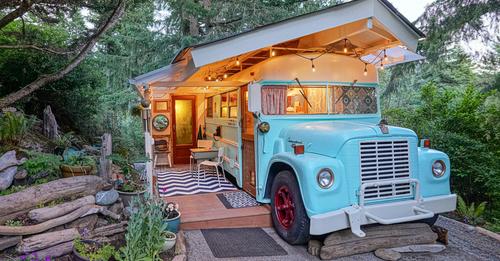 etalk.com%2Fwp-content%2Fuploads%2FRetro-1969-School-Bus-Tiny-House-Conversion-Night-Time-scaled.