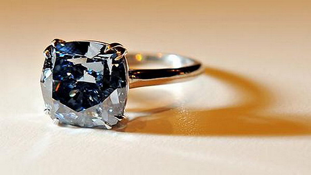 Flawless-Blue-Diamond-Ring.