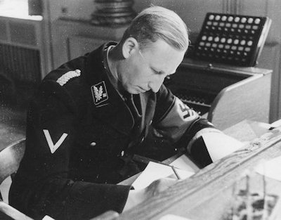 heydrich-at-desk.