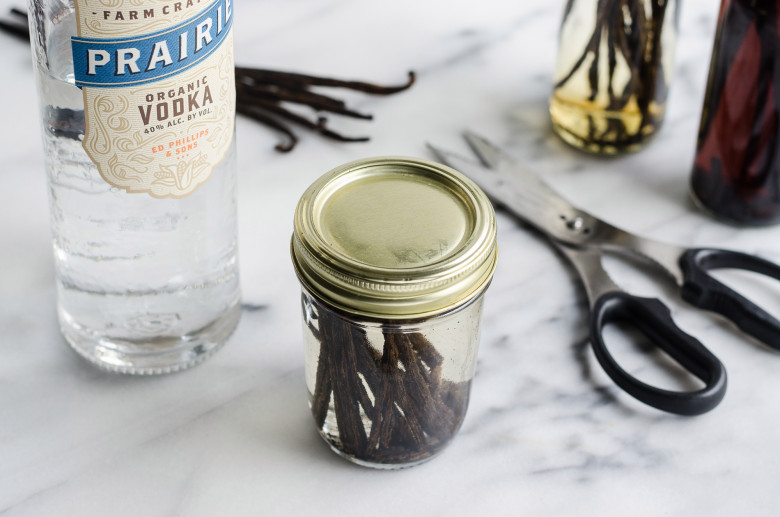 how-to-make-vanilla-extract-01.