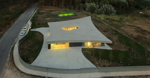 https%3A%2F%2Famazingarchitecture.com%2Fstorage%2F1797%2Fcasa_cabo_de_vila_spaceworkers_portugal.