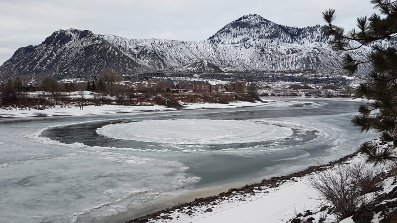ice-disc-appears-in-south-thompson-river-at-kamloops.