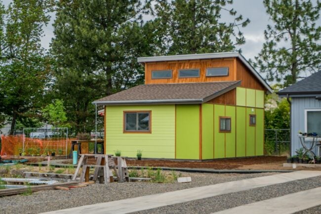 iStock-978492070-tiny-house-communities--650x433.