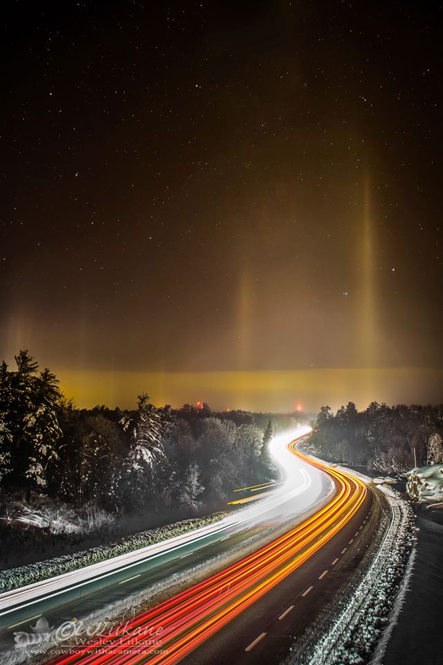 light-pillars-12-23-2013-Wesley-Liikane-Severn-Bridge-Ontario.