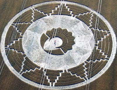 Magical+Crop+Circle+at+East+Kennett+Avebury+Wiltshire+UK+22nd+July+2011.