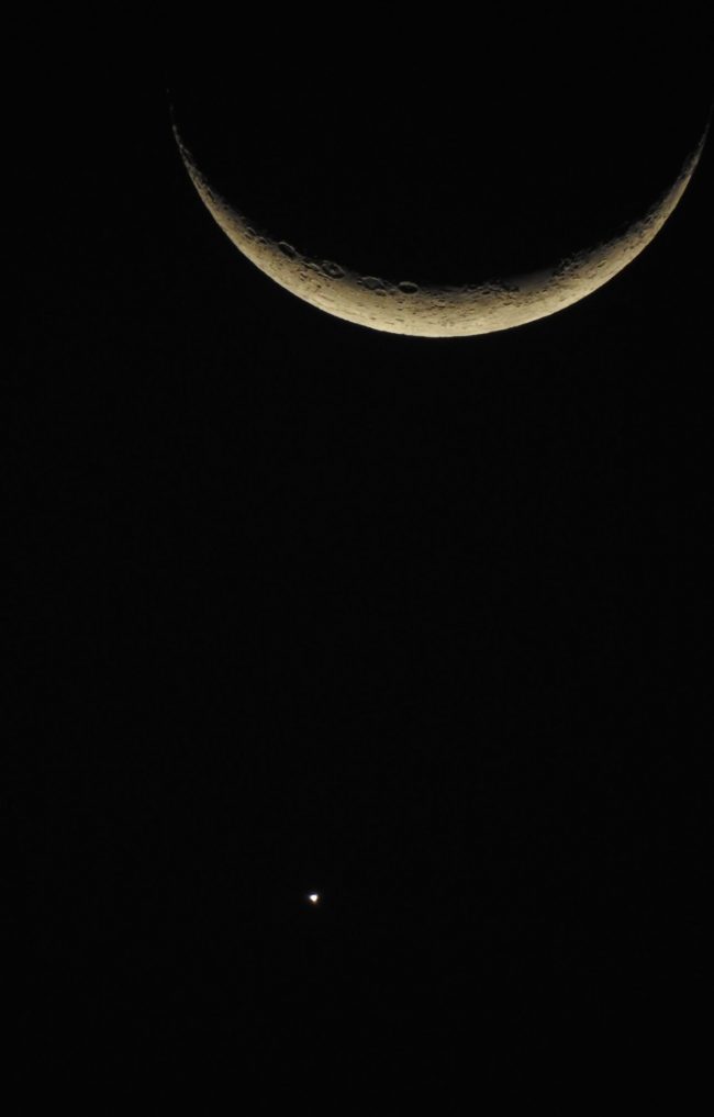 Moon-and-Venus-Prithvi-Mani-Mar-24-2023-Mumbai-India-e1679667366962.