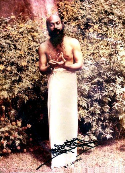 OshoRagaGunaStandingLungi.