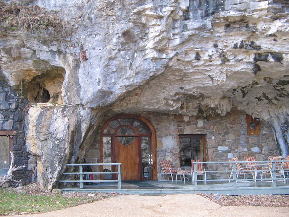 Stunning-Underground-Homes-13.