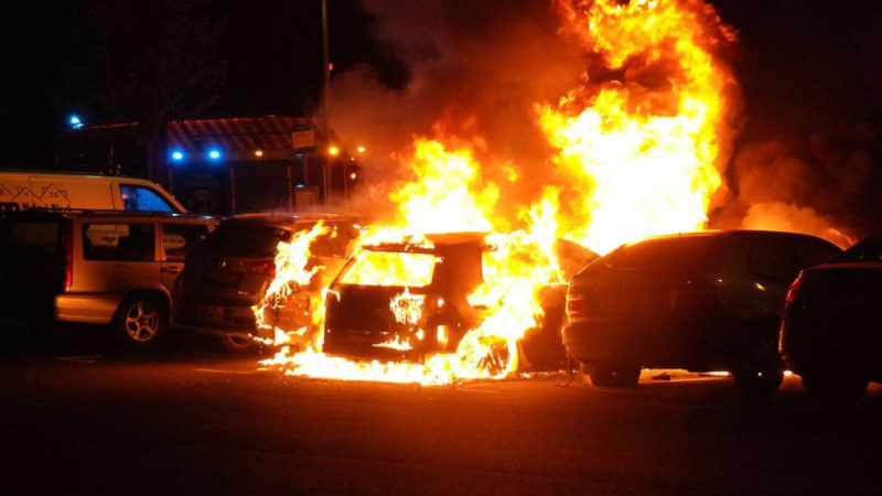 sweden-torched-cars3-800x450.