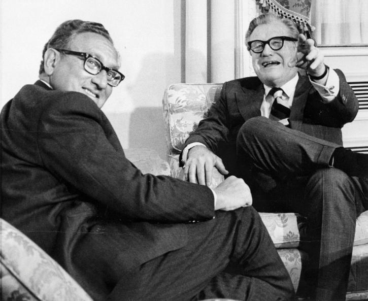 top-bloodlines-nelson_rockefeller_with_henry_kissinger_january_3_1975_1467294120_725x725.