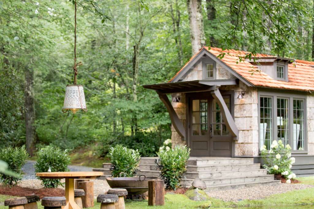 World-s-Most-Beautiful-Tiny-Cottage-Low-Country-2-1024x683.